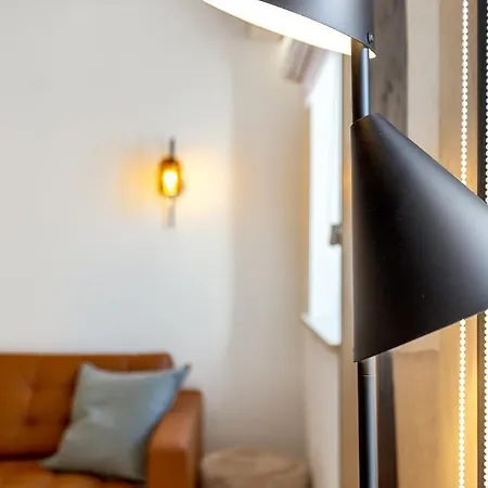 Designer Duplex - Old Town Apartman